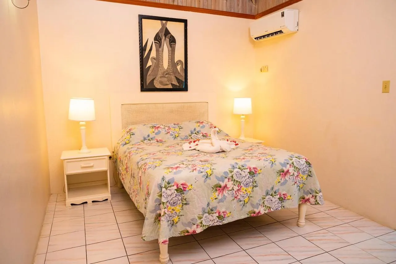 *** Hotel Shields Negril Villas Jamajka