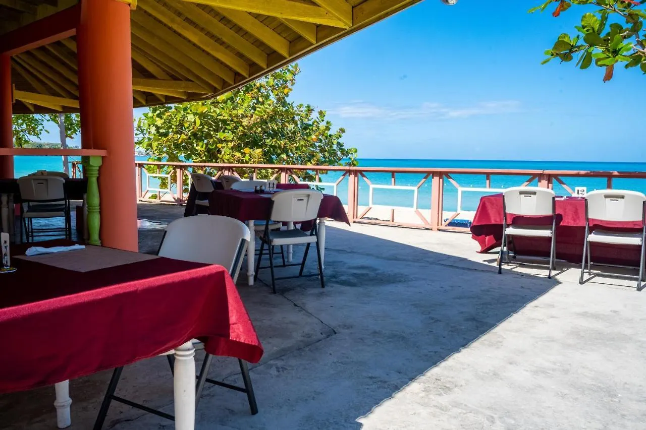 Shields Negril Villas 3*,